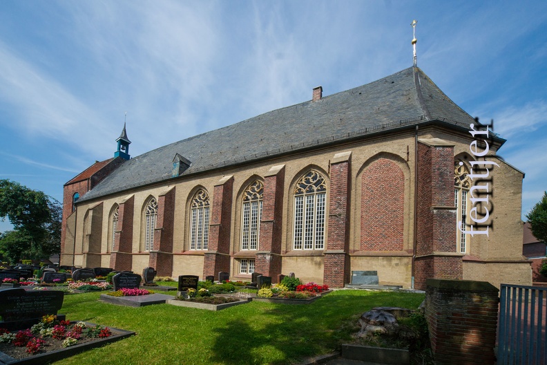 Ev.-ref. Kirche Larrelt-A850-2012-0000.jpg