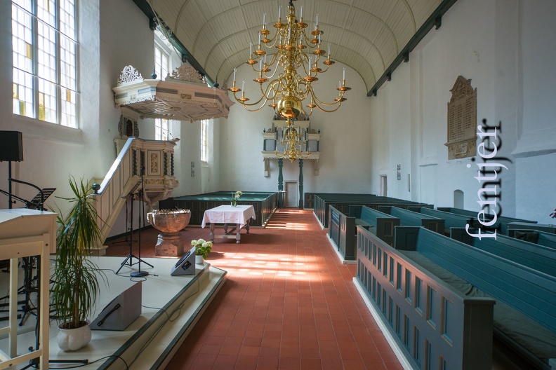 Ev.-ref. Kirche Larrelt-A850-2012-0006.jpg