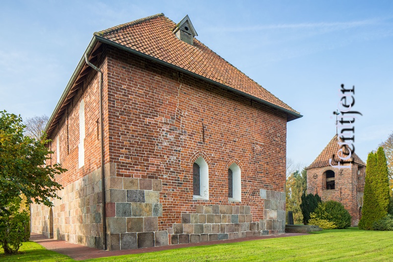 Ev.-luth. Kirche Ardorf-2015-01438-HDR.jpg