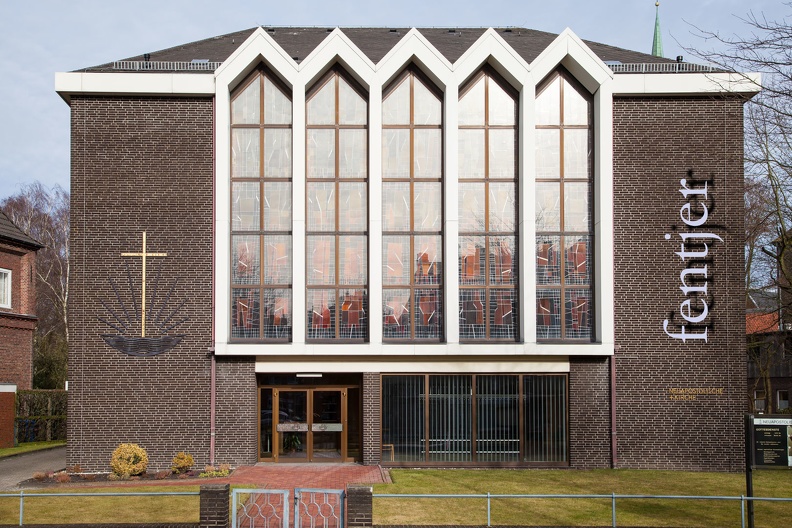 Neuapostolische Kirche Emden-Eos5D-2012-0619.jpg