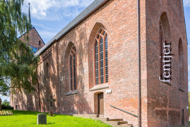 Ev.-luth. St. Ansgari Kirche Hage-2015-01225-HDR.jpg